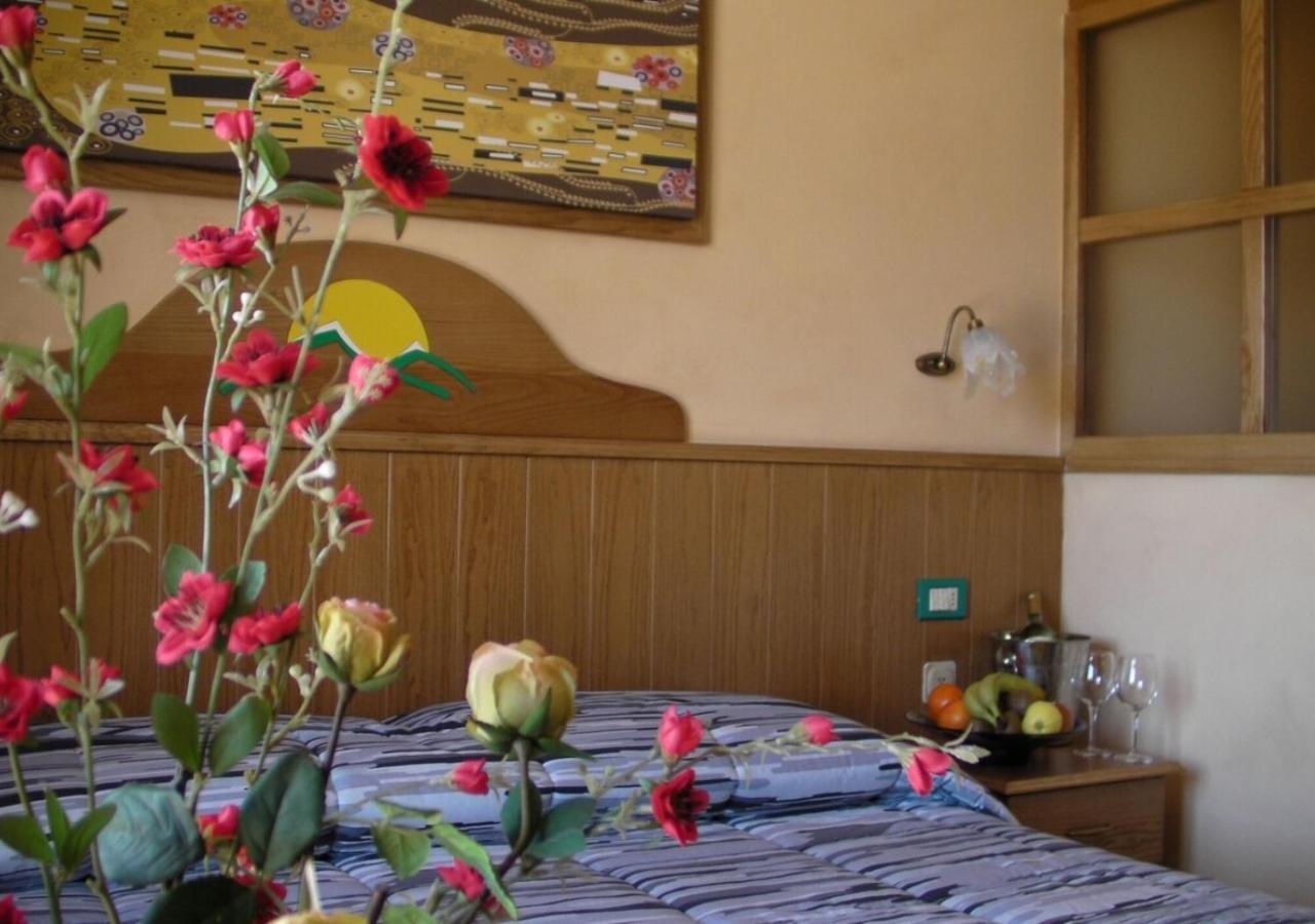 Alba Sporting Hotel Рока ди Медзо Екстериор снимка
