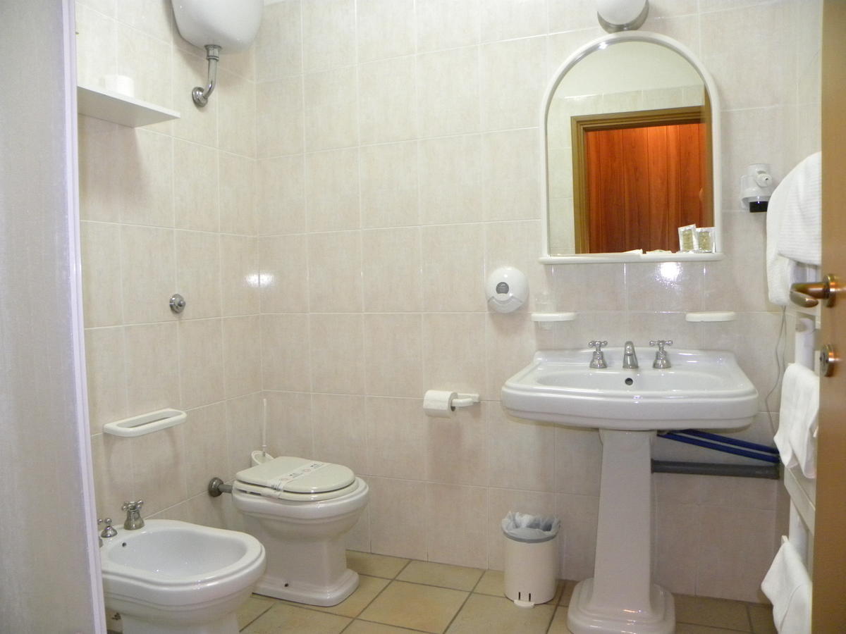 Alba Sporting Hotel Рока ди Медзо Стая снимка