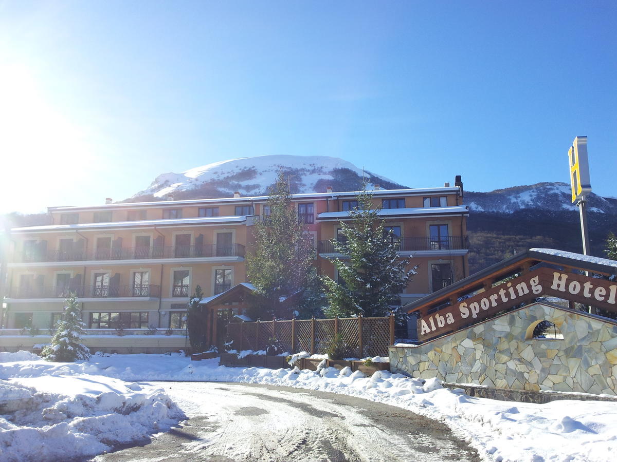 Alba Sporting Hotel Рока ди Медзо Екстериор снимка