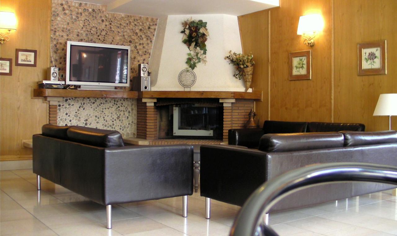 Alba Sporting Hotel Рока ди Медзо Екстериор снимка