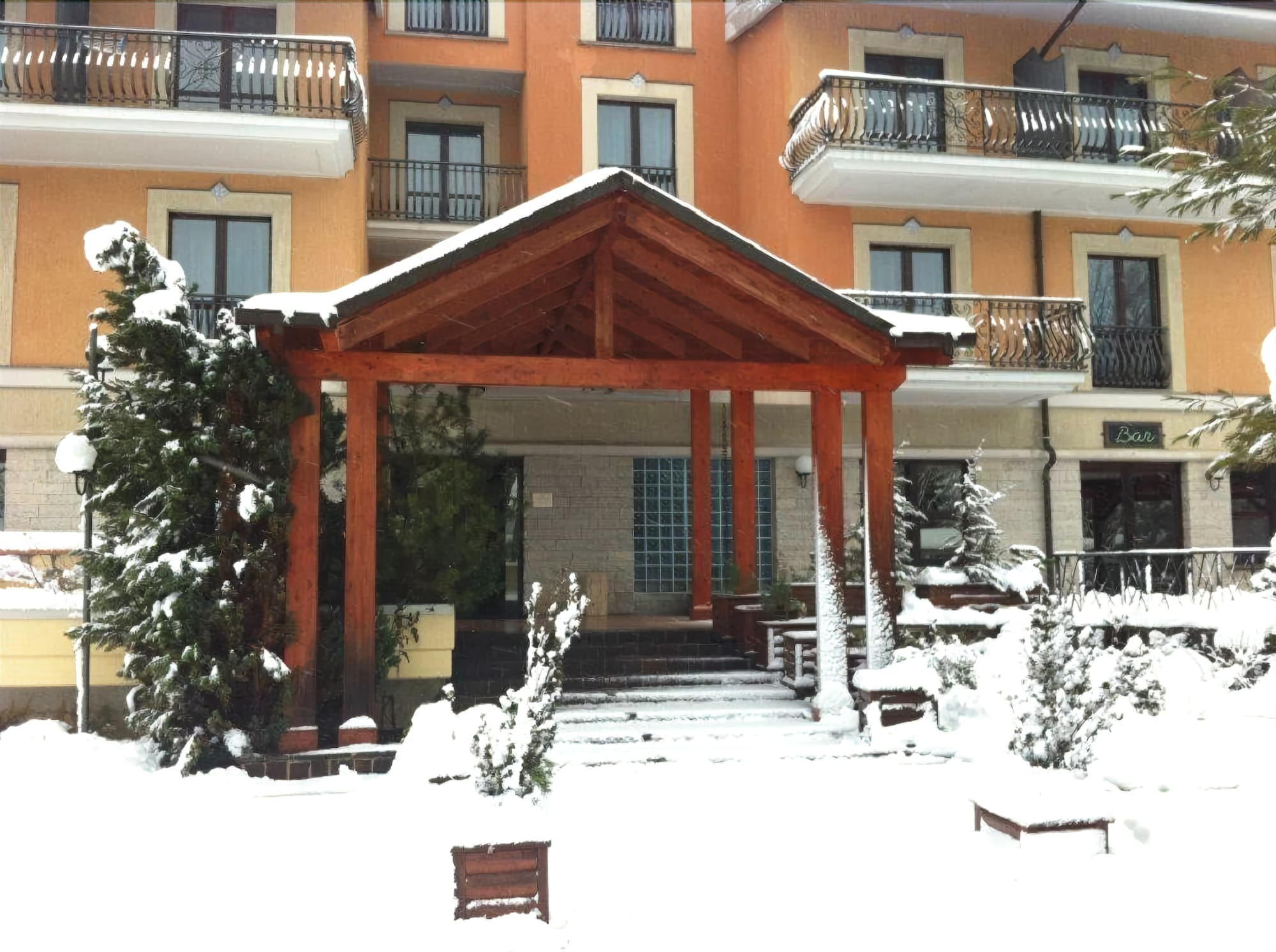 Alba Sporting Hotel Рока ди Медзо Екстериор снимка