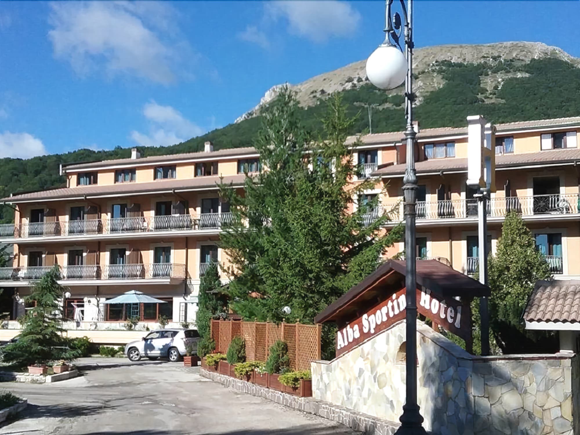 Alba Sporting Hotel Рока ди Медзо Екстериор снимка